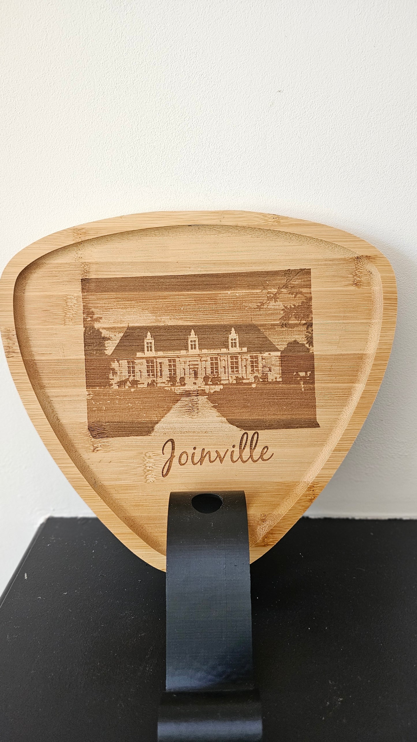 Plateau en bois gravé