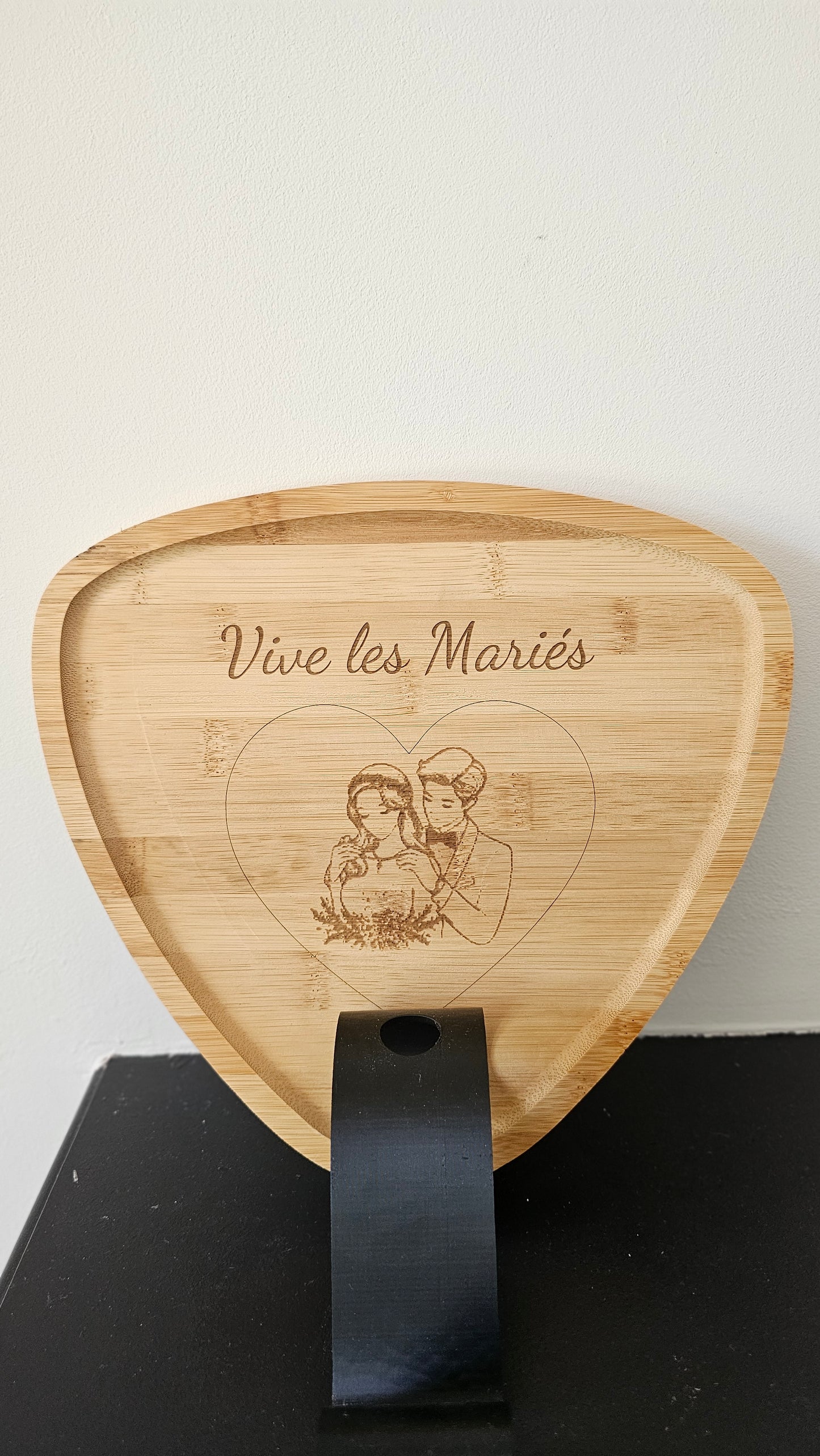 Plateau en bois gravé