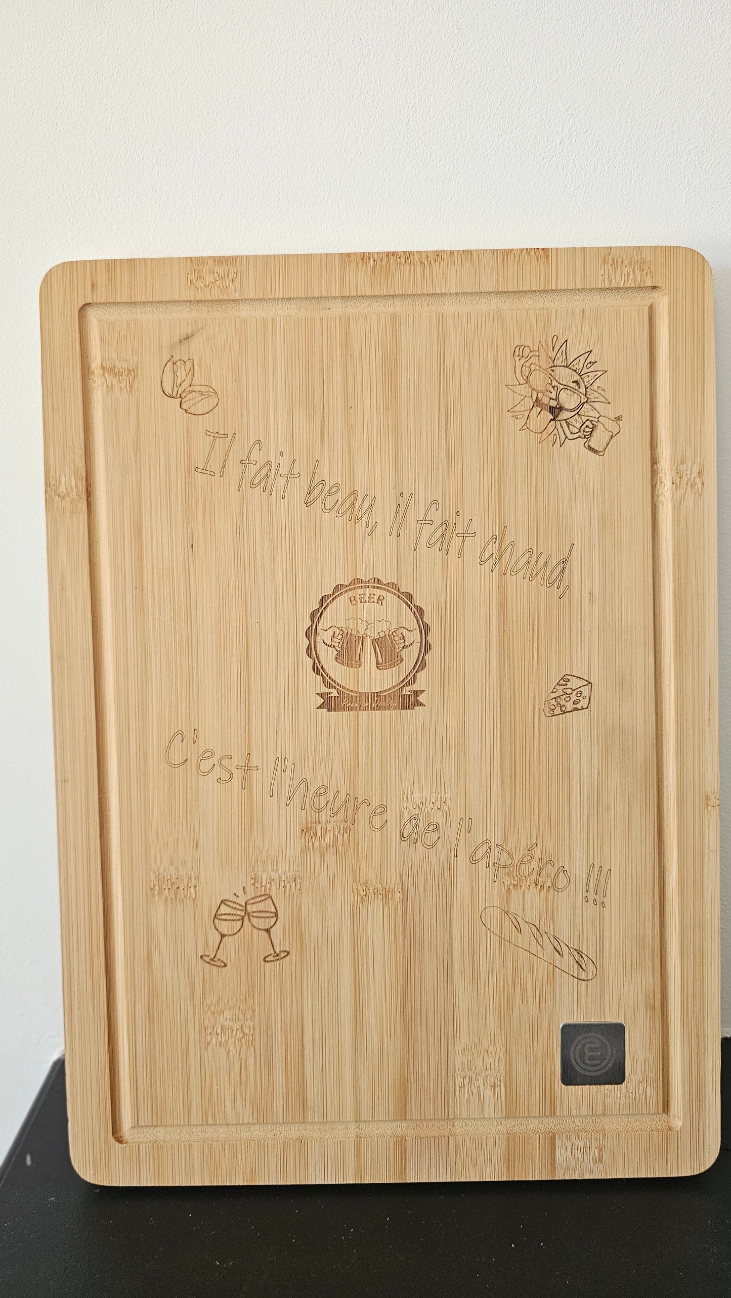 Plateau en bois gravé