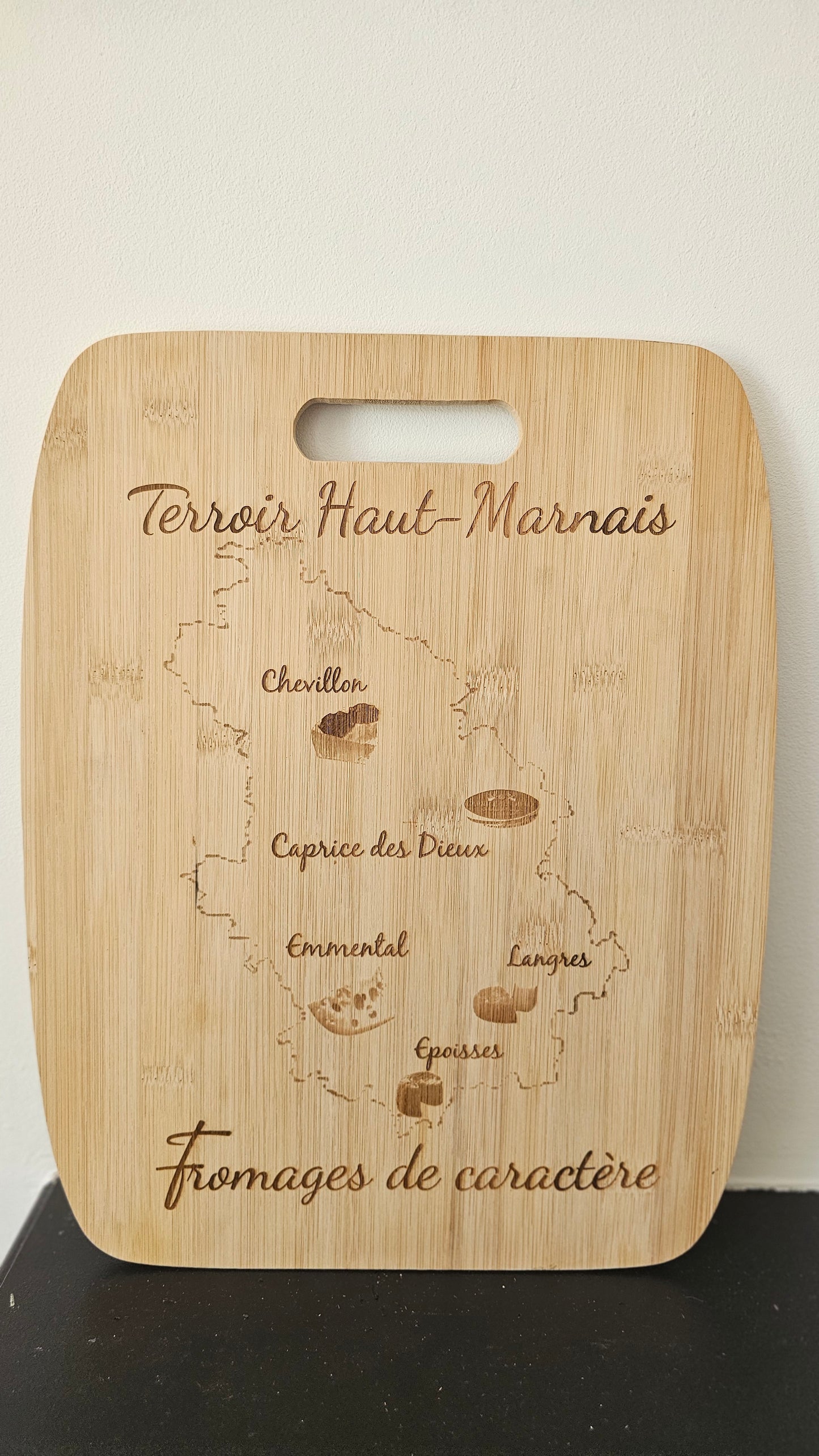 Plateau en bois gravé